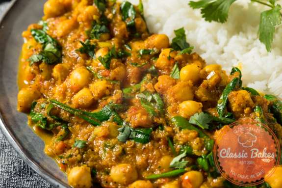 Close up shot of Curry Chickpeas with Spinach with side on the side