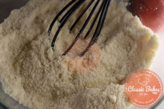 Almond flour, coconut flour, sugar-free sweetener, baking soda, and salt in a medium bowl 