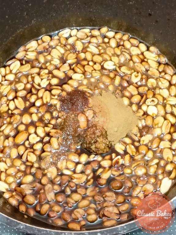 Boiling peanuts and adding species