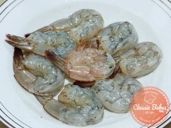 Prepare shrimp with the seasonings