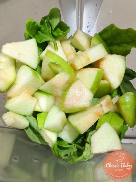 Prepare coconut water, spinach ang green apple for blendingBld
