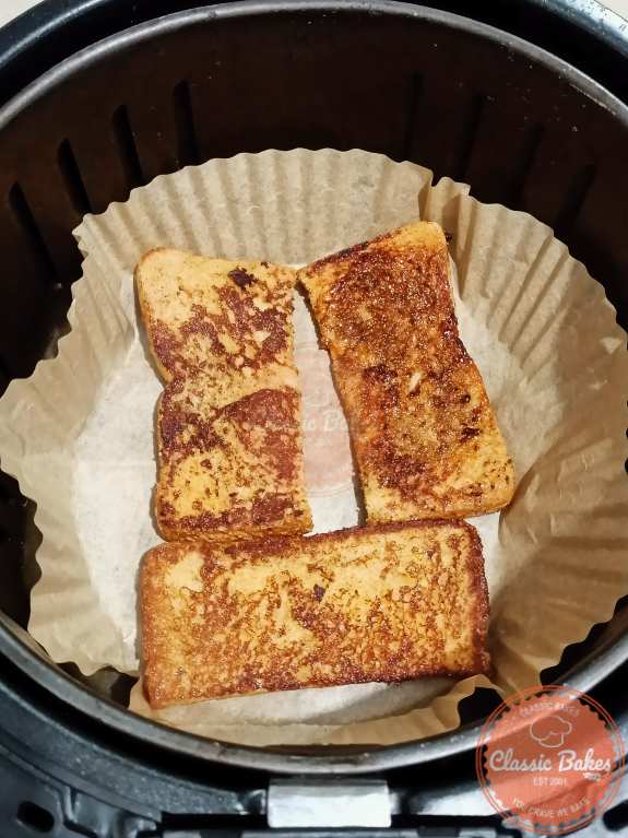 Cooking the Air Fryer French Toast Sticks