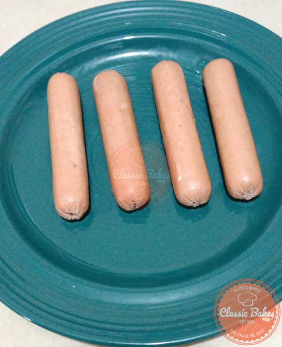 Arrange hotdogs in the plate