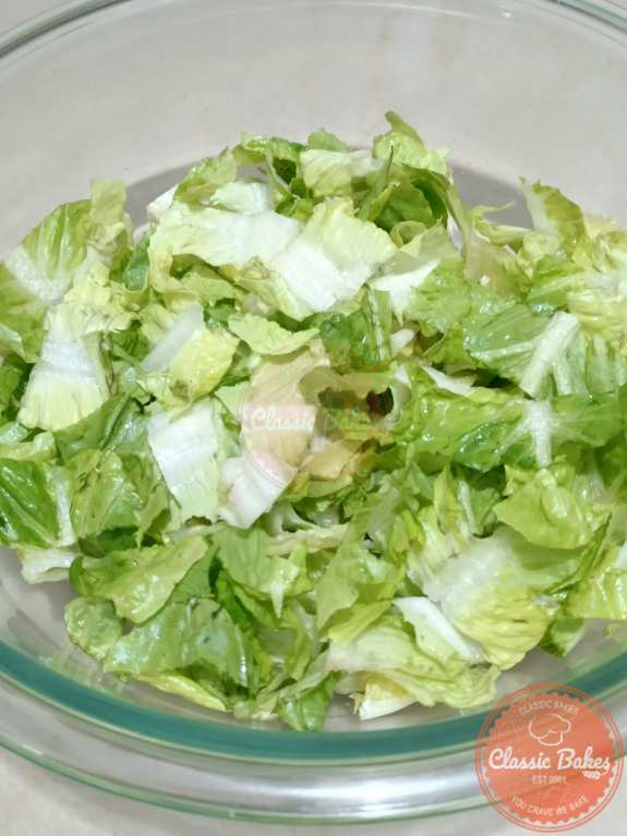 Prepare the lettuce