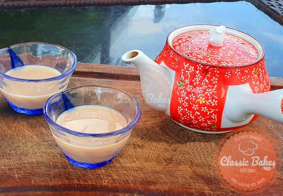 Vanilla tea pot with teacups